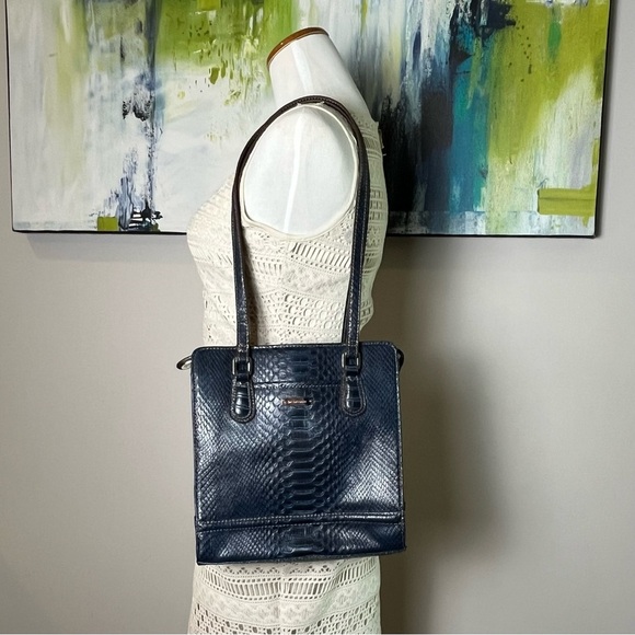 Liz Claiborne Embossed Croc Shoulder Bag - Picture 3 of 10